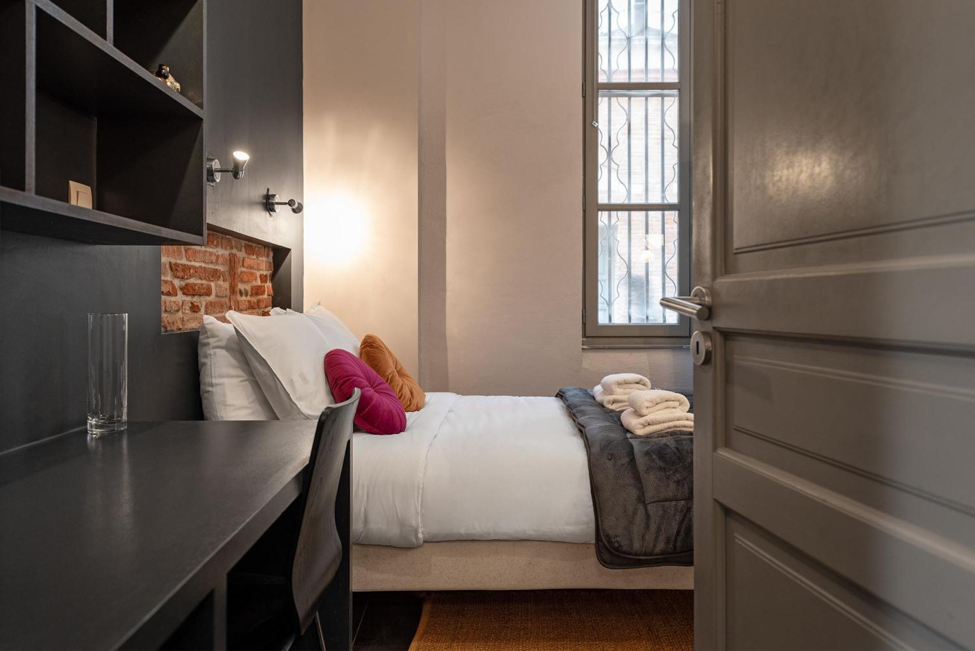 Lagrave - Cours Privee - Parking Apartment